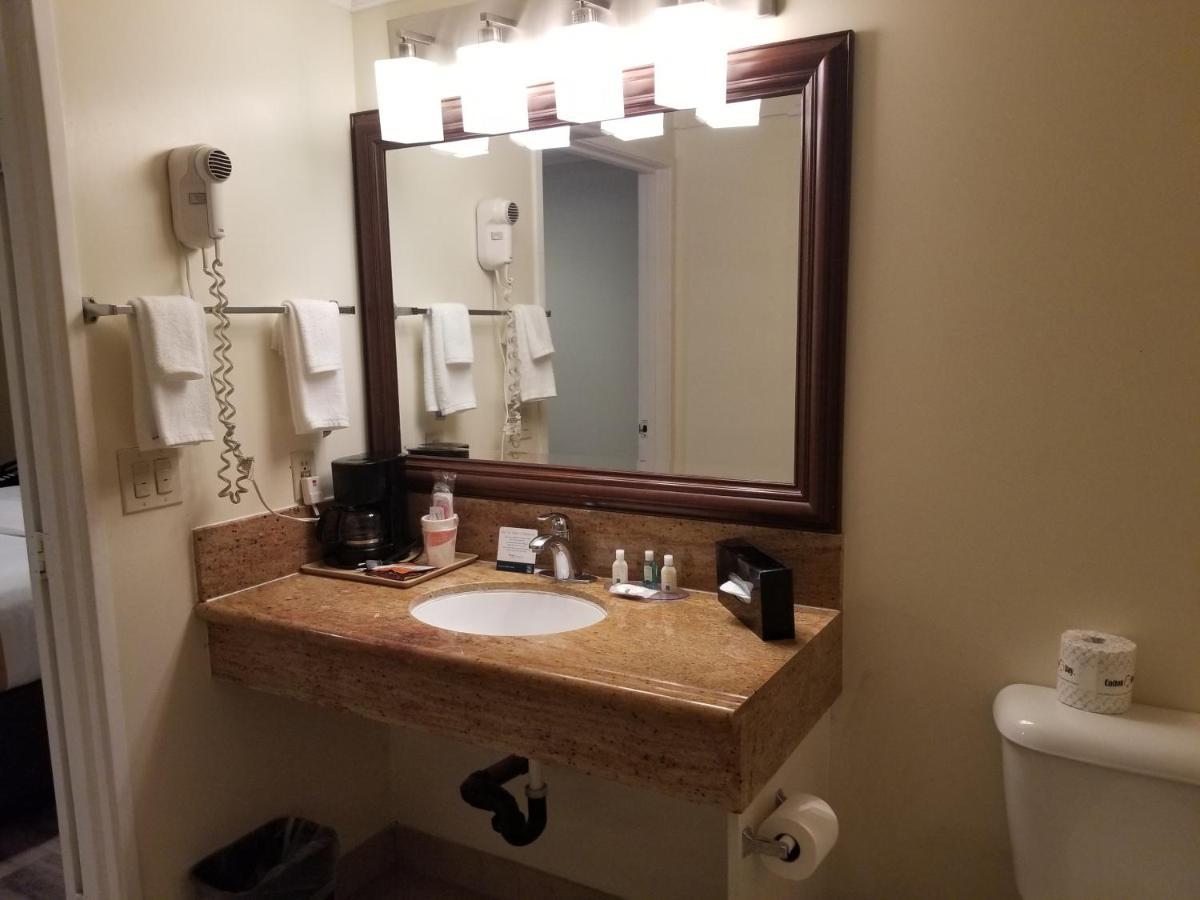 Quality Long - Signal Hill Inn 2*