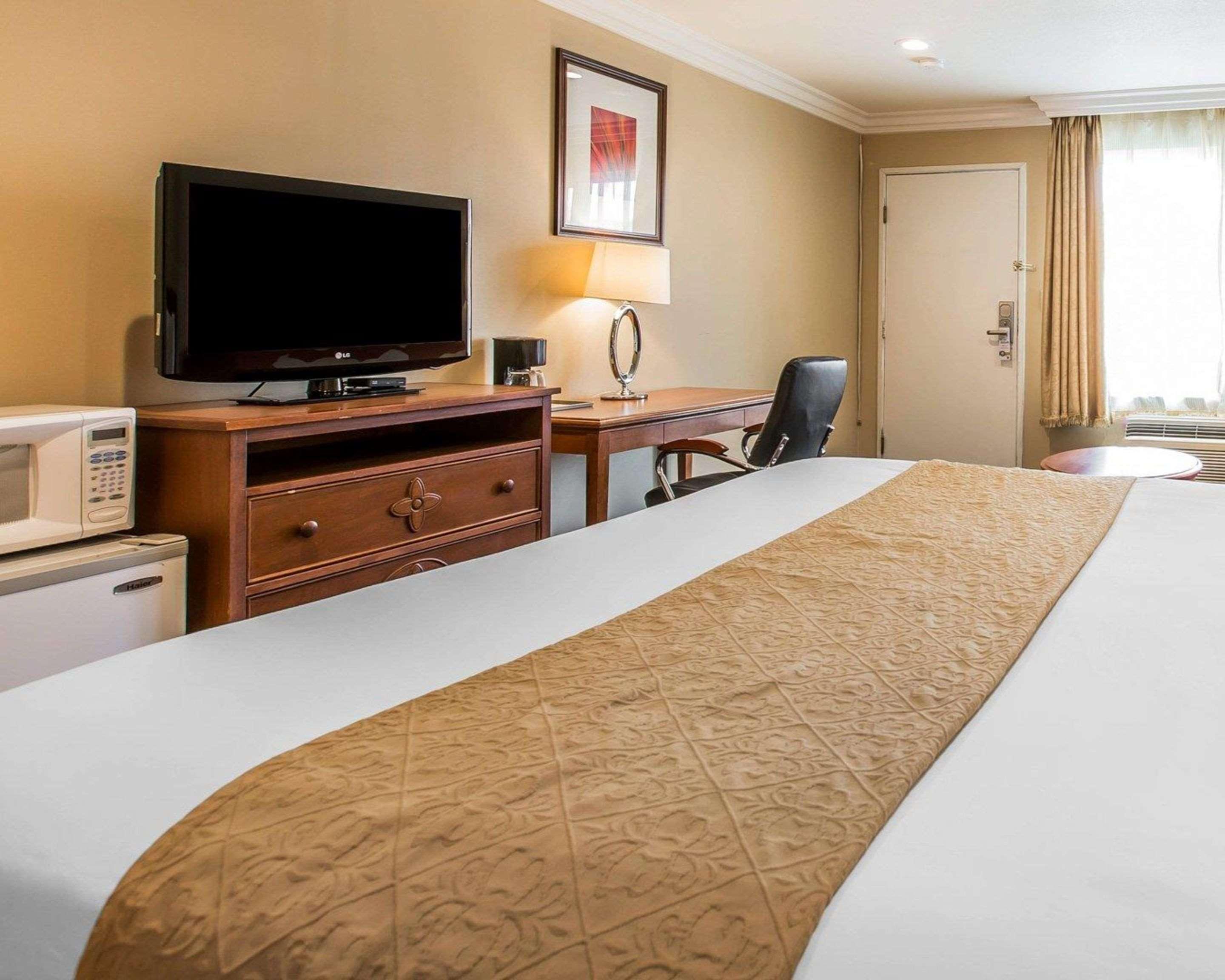Quality Long - Signal Hill Inn 2*